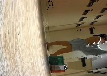 温泉会所女更衣室TP有点遗憾疫情缘故没啥漂亮美女去泡温泉-福利好好看