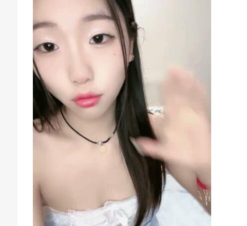 纯欲系美少女！近期下海自慰！开档白色丝袜，床上假屌骑坐深插，跳蛋震动双管齐下，表情很享受-福利好好看