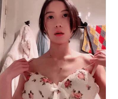 80多斤骚骚小姐姐！和炮友激情操逼！浴室洗澡贫乳，抓起屌舔弄很享受，后入抽插骑乘爆操-福利好好看