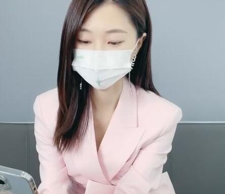 公司白领~[小兔丫丫]极度反差~刺激！聊前男友打野战在KTV被服务员发现[MP4/9V/2.16G]-福利好好看