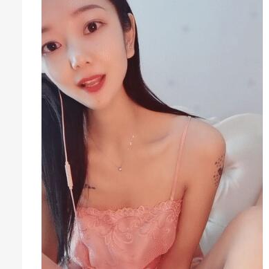 甜美说话温柔美女！给大家秀一场！脱下丝袜粉嫩小穴，跳蛋塞入特写，翘起美腿手指后入-福利好好看