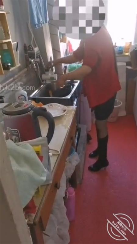 海角大神母子通奸与母缠绵妈妈在厨房干活穿着送她的情趣黑丝后入捣蛋受不了好顶啊儿子~把妈操死了好舒服-福利岛
