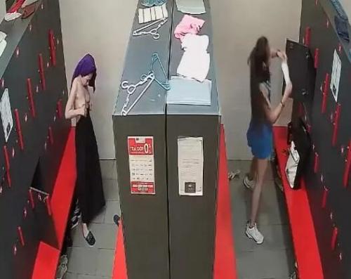 破解健身会所瑜伽馆更衣室监控摄像头tp会员更换衣服怪异少妇偷闻自己练完功的内裤-福利好好看