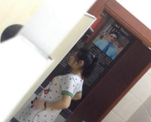 [精品厕拍]CP跟拍系列培训机构有个高跟美女貌似在换衣服脱光了嘘嘘-福利好好看