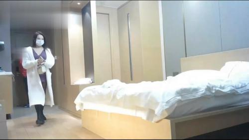 91C仔团伙漏网大神重出江湖老司机探花经纪人推荐的混血网红脸大圈外围女情趣内衣高跟各种姿势干上帝视角偷拍-福利好好看