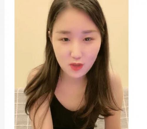 文静甜美小姐姐!被炮友各种玩弄!黑丝大长腿,手指扣多毛嫩穴,沙发上骑坐抽插,不尽兴振动棒伺候-福利岛