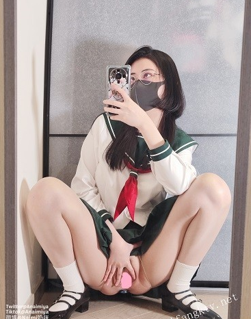 推特网红奶咪可爱少女最新3月戈薇学生服+小红帽塞肛裸舞-福利好好看