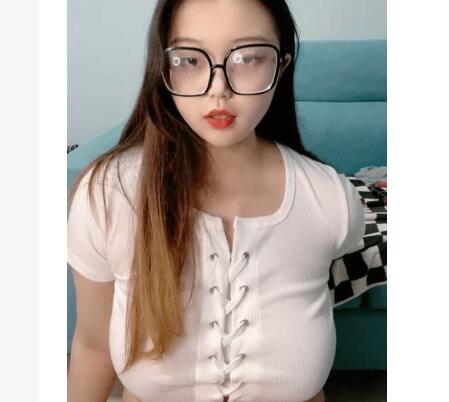 高冷漂亮眼镜妹！肉肉身材大奶肥穴！跳蛋假屌双管齐下，爽的流出白浆，娇喘呻吟不断，极其诱人-福利好好看