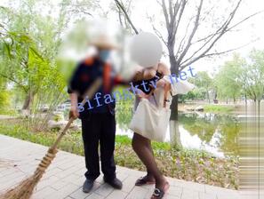 骚女自拍户外勾引公园环卫工啪啪+商场勾引小哥玩跳蛋-福利好好看