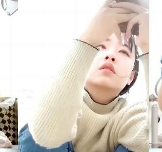商场极品美女紧身牛仔老爹鞋站起身展示极品少毛肉坑-福利好好看
