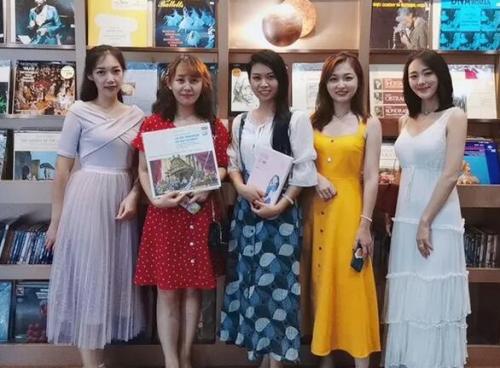 胡子大叔酒店约炮美女大学生先洗澡啪啪再帮她刮B毛完美露脸-福利好好看