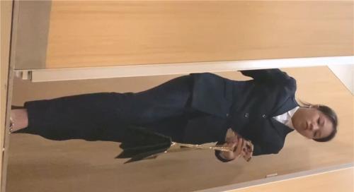 商场女厕全景偷拍高跟制服少妇的极品大黑鲍-福利岛