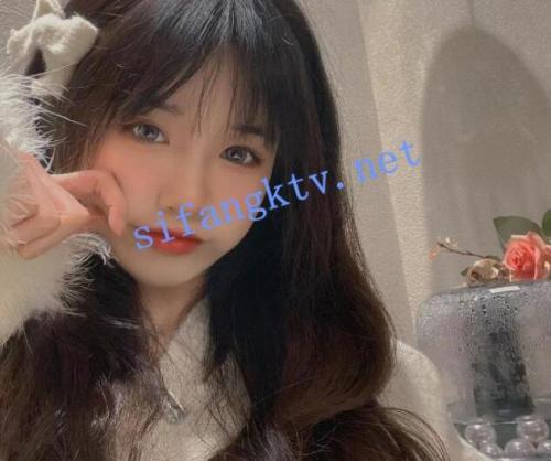 多次迷玩00后女友换黑白肉丝袜玩脚附生活照-福利岛