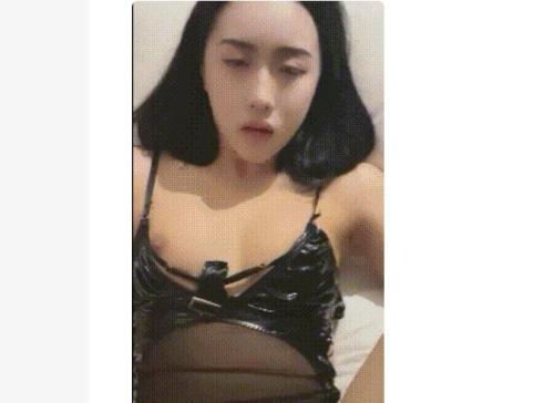 高颜值黑丝伪娘足交啪啪走的时候把丝袜留给我好舒服吗舒服表情真妩媚黑丝漆皮内衣操起来真带劲-撸先生