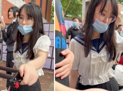 两个嫩妹裙底风光长裙学妹和闺蜜逛街蓝色内超清上下通透制服JK眼镜妹摄影师樱桃可爱内内-福利好好看