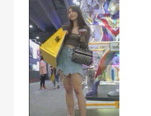 跟随抄底漂Q亮美眉蓝裙气质美女屁屁很性感牛仔短裙骚货有没有穿内内啊-福利岛