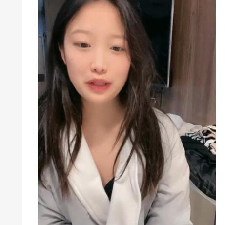新人下海美女！外表甜美酒店开房！收费房开操，骑脸插嘴振动棒插穴，叫起来好骚，大肥臀后入很Q弹-福利好好看
