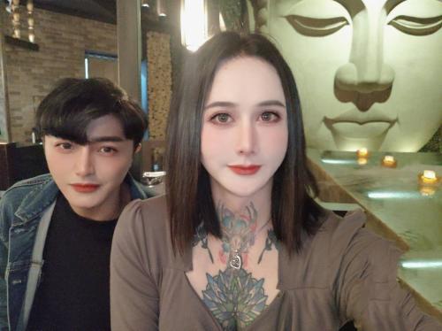 台北TsG奶人妻除毛师：吹到一半老婆突然打电话來查岗，职业荡妇当然是不可以放过这个机会-福利好好看