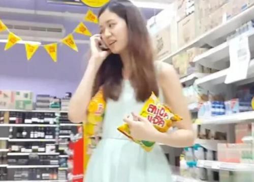 大型商场跟踪抄长裙美女竟然没有穿内裤看到她的多毛小黑鲍了-福利好好看