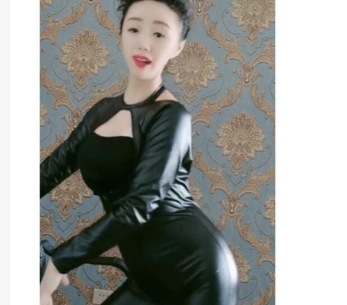 街上回头率高的熟女，这般风姿绰绰阴毛是那么旺盛，自w插得十分给力-福利好好看