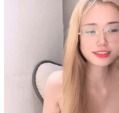 眼镜金发美女！和观众玩大转盘！振动棒，特写塞入，加强档位，震的好舒服，娇喘-福利好好看