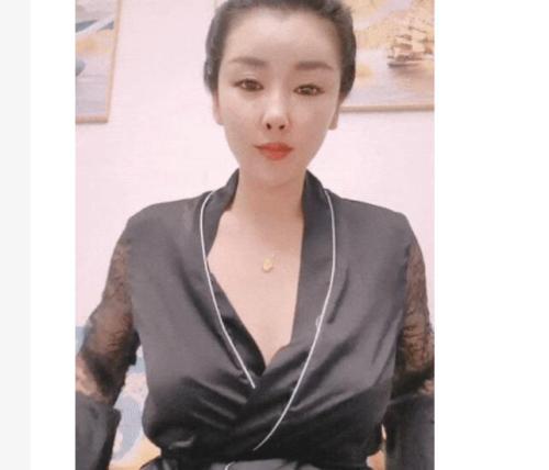 我擦，好大，好圆，好白，[御品大密]，美女露脸，这胸纯天然，极品水蜜桃，阴毛浓密骚水汪汪，刺激好看~！~撸管佳作-福利好好看