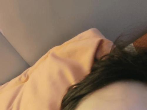 哺乳期良家小奶妈自己一个人在家带孩子直播挣外快，漏着奶子做饭给狼友看，奶子自己往外流互动撩骚掰开看逼-福利好好看