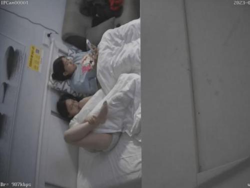 7-18新流出酒店偷拍女孩和闺蜜一起出去水上乐园玩一起住酒店认识了一个男的她把闺蜜支开男的把她操了-福利好好看
