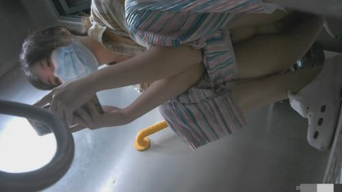 十二月最新流出师范大学附近女厕偷拍青春靓丽学妹️珍珠项链美女怕尿到裙子撩起来尿-福利好好看