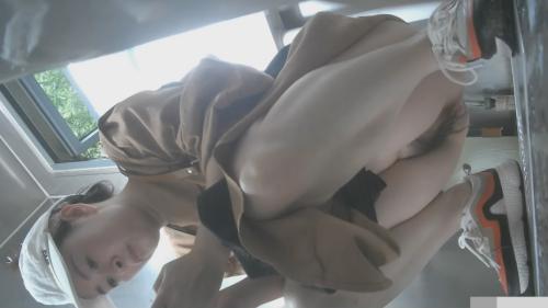 十二月最新流出师范大学附近女厕偷拍青春靓丽学妹️珍珠项链美女怕尿到裙子撩起来尿-福利好好看
