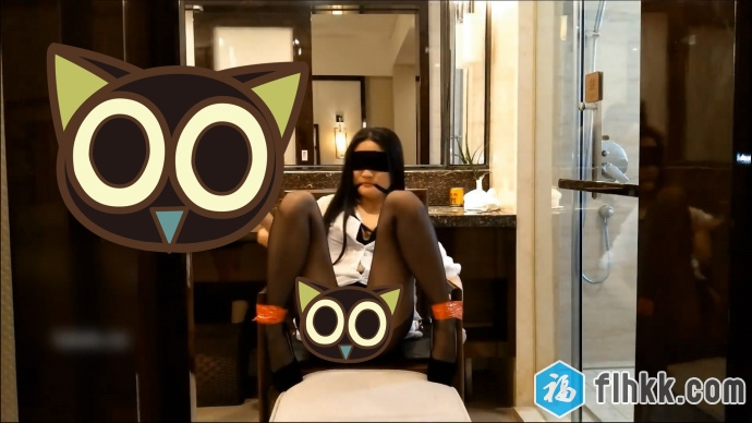 91大神V哥戴着帽把极品黑丝妹用胶带捆绑在椅子上玩-福利好好看