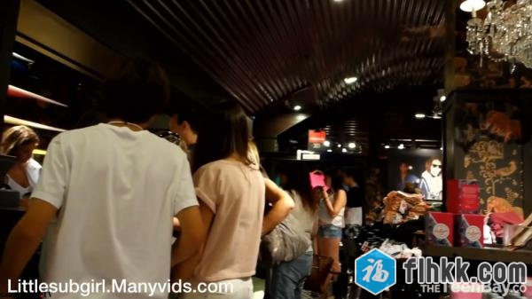 热度持续上升的迪卡侬门事件女主角CB站中日混血妹袒胸露乳漫步人来人往的海滩边趁人不注意脱光自慰喷水[683MB]-福利好好看