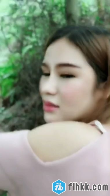 高颜值女神美女公园散步时被人尾随搭讪挑逗后在凉亭1V-福利好好看