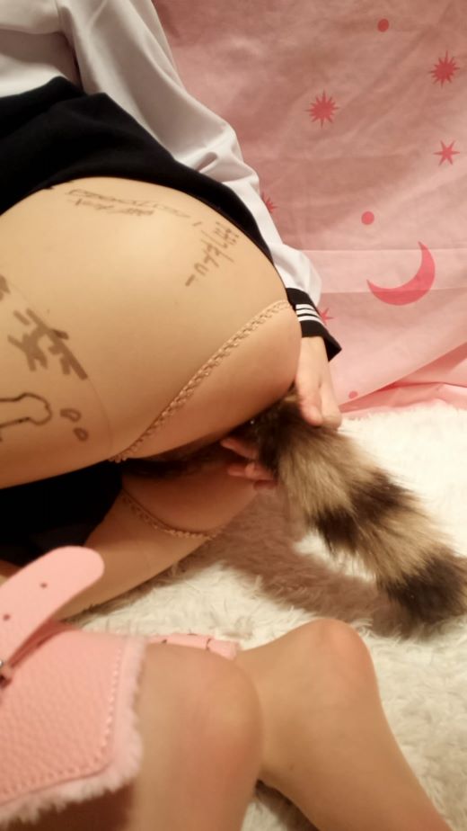微博红人@[软萌萝莉小仙阿]（04）小骚逼插尾巴+震动棒自慰销魂呻吟原版高清[1.07G]-福利好好看