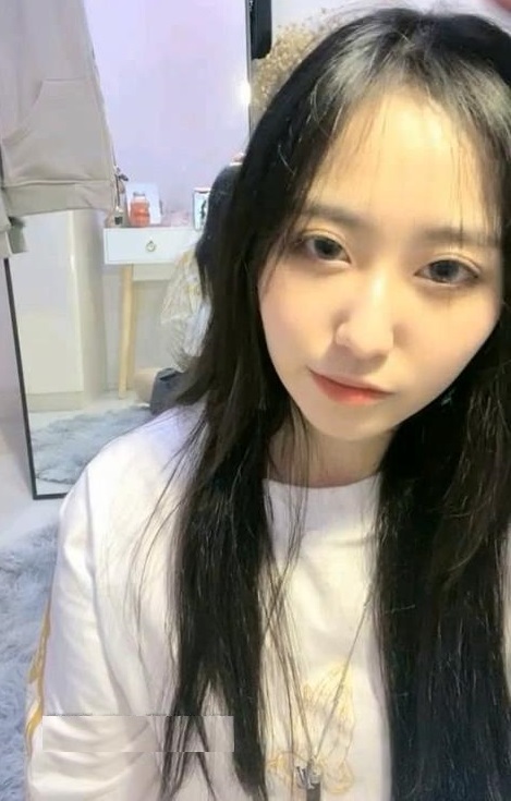 可爱美女主播冉冉尺度直播视频4V-福利好好看