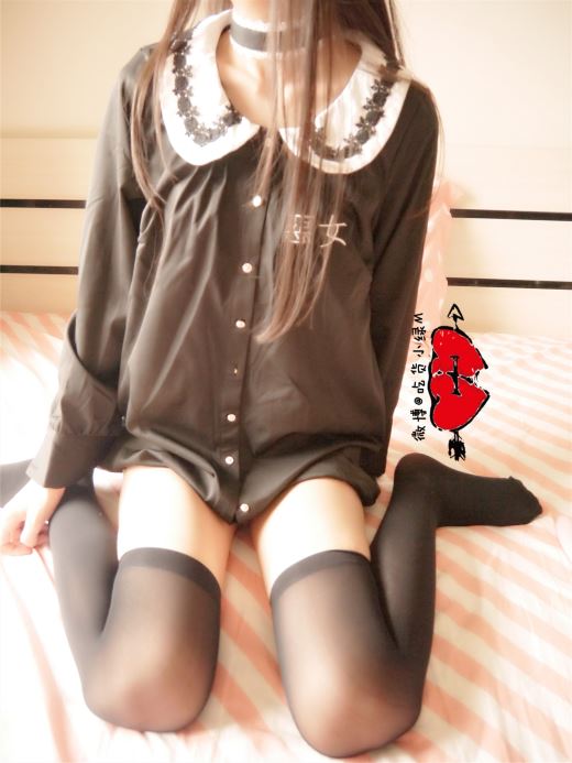 微博红人@（吃货小绿）NTR少女–恶女黑色水手服高清图包（39P）[49.06M]-福利好好看