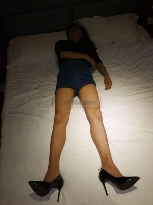 [原档]网友自拍迷j极品美腿少妇，长腿高跟丝袜让人把持不住无水完整原版-福利好好看