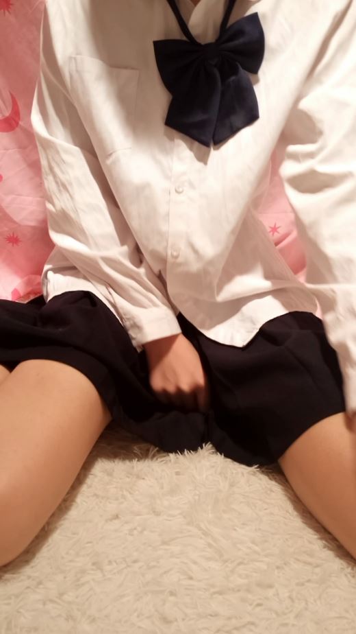 微博红人@[软萌萝莉小仙阿]（10）性欲极强白衣黑百褶+仙女震动棒自慰喷水水原版高清[369.98M]-福利好好看