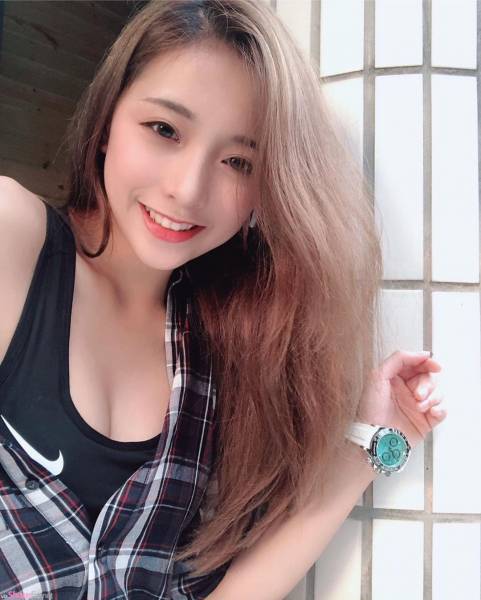 台湾Youtuber黄包包和女友[闪亮亮]–自拍流出完整版[AxG1204/91.75M]-福利好好看
