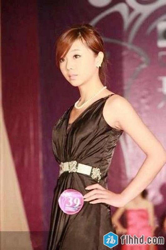 某地漂亮美女模特出名前与男友演绎护士故意挑逗病人后被疯狂BC,双镜头自拍视频流出!国语!1V-福利好好看