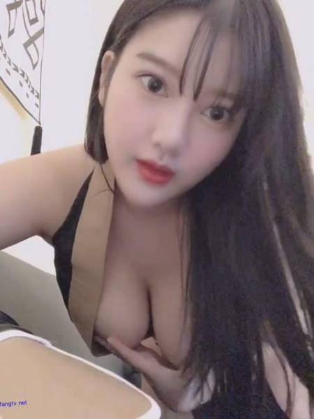 【网红 小尤奈】最新大尺度收费视频【25v1.65g】