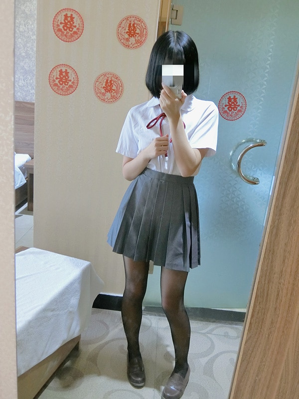 一只肉酱阿 – 黑丝制服 (45P+4V/122M)-福利岛
