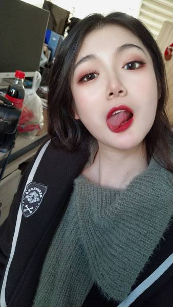 推特网红少女【一米八大梨子】高颜值嫩模身材高挑粉嫩-福利岛