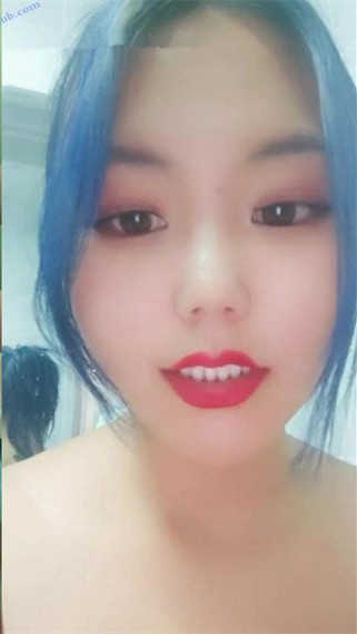 【月半九儿】美女现场直播丰胸按摩，这个仪器好吓人啊