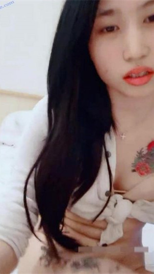 纹身白虎美女【一只妖精】跳蛋震动光秃秃的小穴高潮刺激