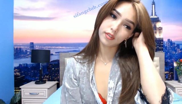 【Kelsimei】长发飘飘的苗条金发大美女全裸跳蛋秀
