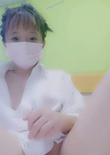 【05年少女】才几岁啊 这么小就出来做黄播 振动器自慰高潮-福利岛