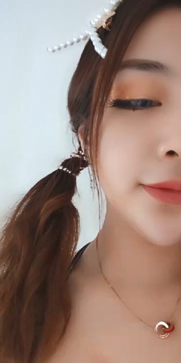 一坊美女MY校花逃学去艹b一多房情侣大绣20191116