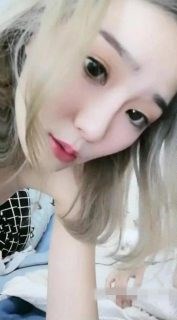 【宝贝喷骚水多多】不错的小妹妹全裸超长假鸡巴自慰大秀-福利岛