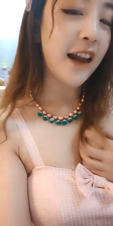 一坊美女MY校花逃学去艹b一多房情侣大绣20191228